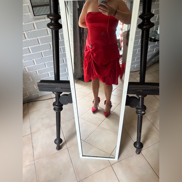 Red satin Christmas mini dress - Picture 2 of 4